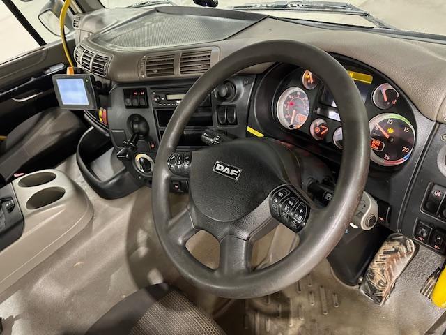 DAF TRUCKS CF85 360 8x4 Day Cab Steel Tipper Grab