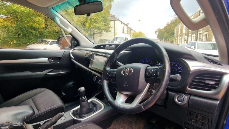 2017 Toyota Hilux Invincible D/Cab Pick Up 2.4 D-4D PICK UP DIESEL Manual