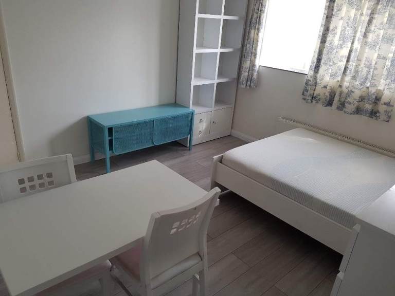 One double room /one studio in New Malden