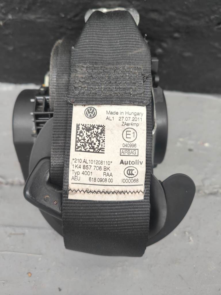 VW SEAT BELT DRIVER SIDE FRONT 617979700