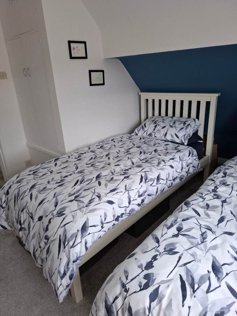 Single beds and mattresses 