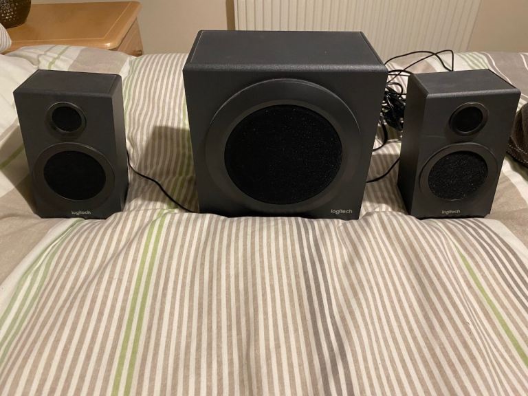 Logitech 2.1 Speaker System – Black, Good Condition