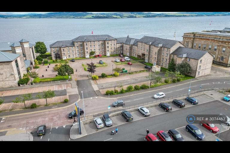 7 bedroom flat in Custom House Way, Greenock, PA15 (7 bed) (#3074483)