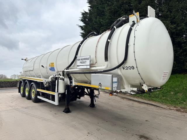 2012 WHALE STAINLESS STEEL TRI AXLE VACUUM TANK TRAILER DONKEY ENGINE