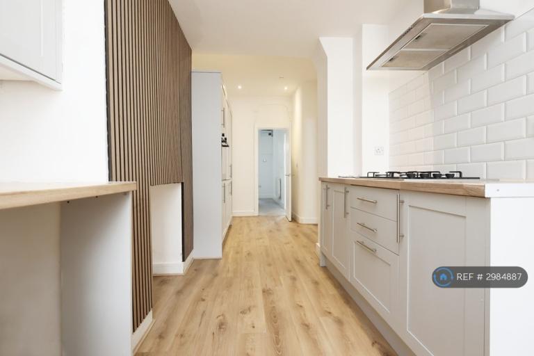 3 bedroom house in Glen View Villas, Treharris, CF46 (3 bed) (#2984887)
