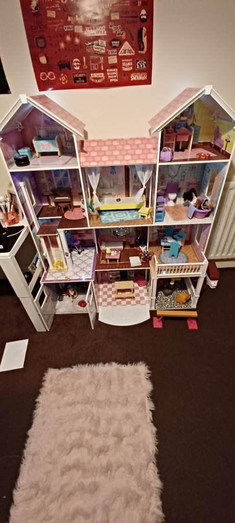 Kid kraft doll house 