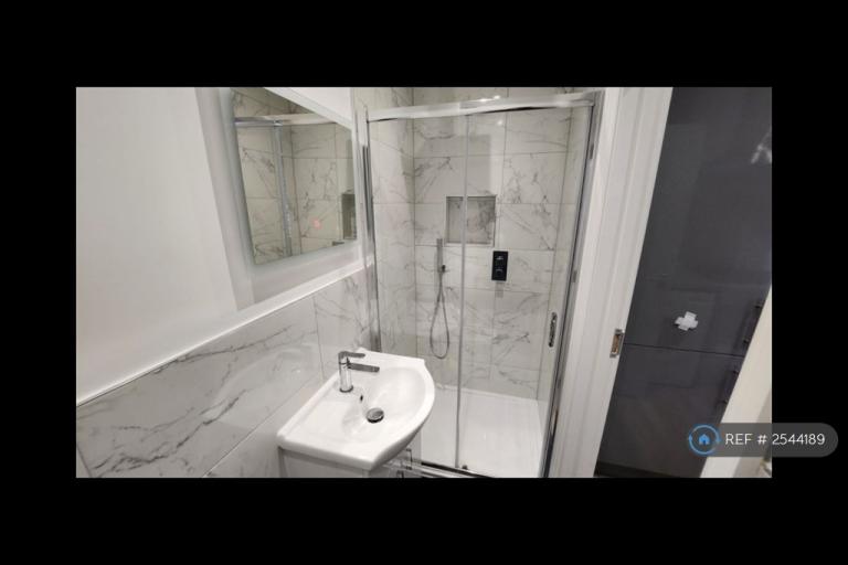 Studio flat in London, London, N13 (#2544189)