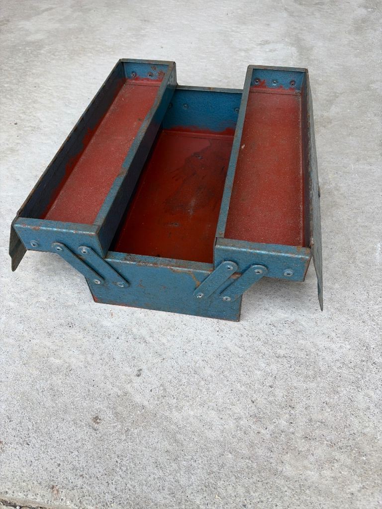 Cantilever Tool Box