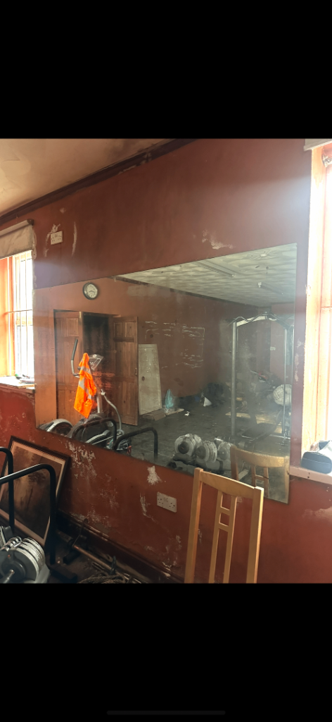Gym large mirror 4 ft x 7ft 