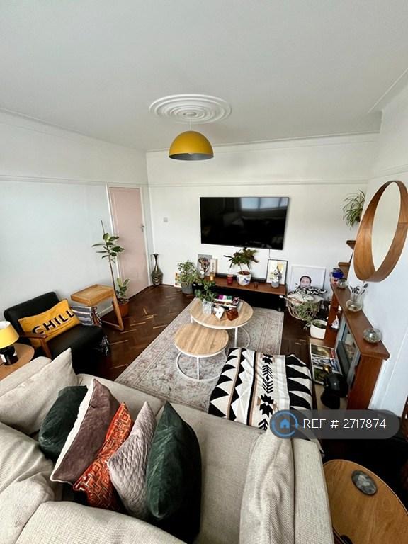 1 bedroom in Hillside Crescent, Cheshunt, Waltham Cross, EN8 (#2717874)