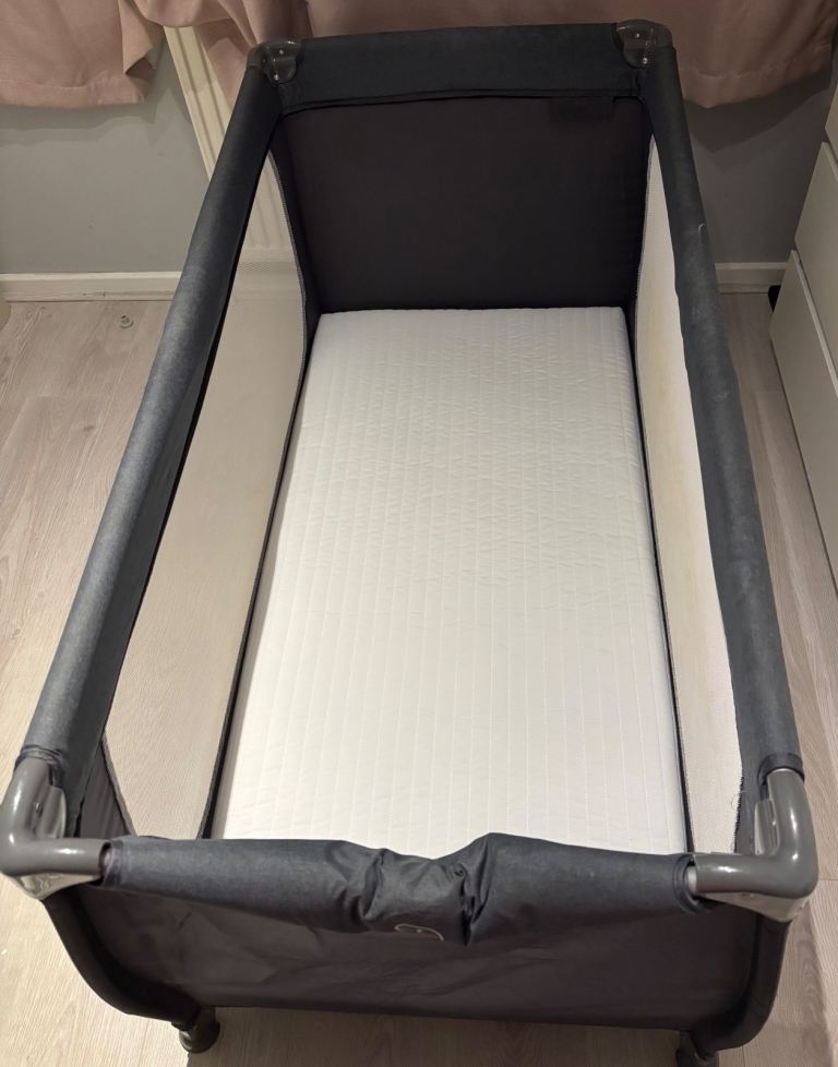 image for Miniuno Travel Cot
