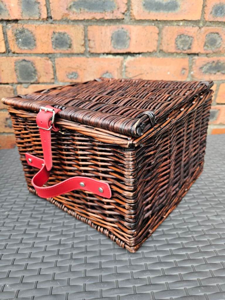 Wicker Gift Hamper. 30cm