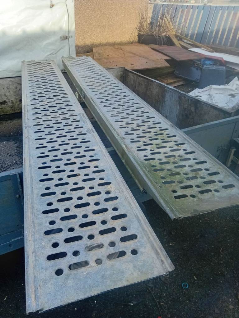 TRAILER      GALVINIZED  8FT   HOOK ON RAMPS