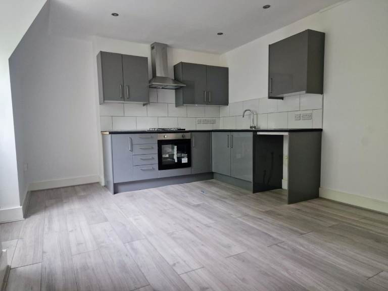 Flat to rent in converted house in Dulwich 