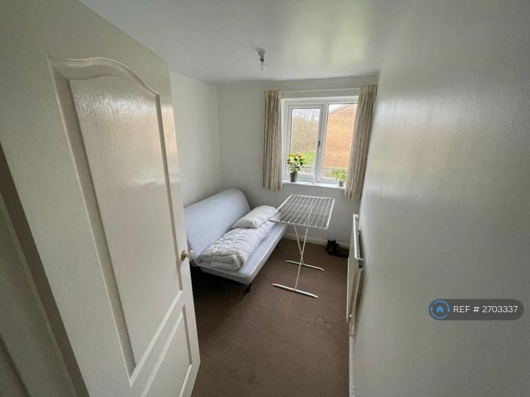 2 bedroom flat in Colley Drive, Sheffield, S5 (2 bed) (#2703337)