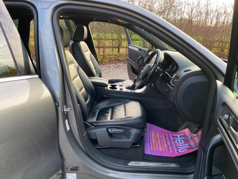 2014 Volkswagen Touareg 3.0 TDI V6 BlueMotion Tech R-Line Tiptronic 4WD Euro 5 (s/s) 5dr ESTATE D...