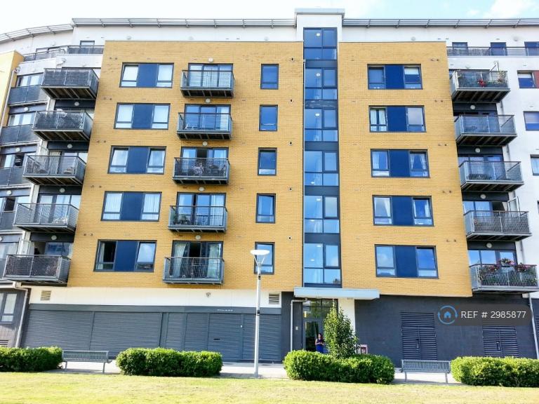 2 bedroom flat in Tarves Way, London, SE10 (2 bed) (#2985877)