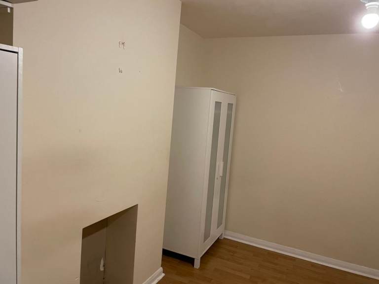 comfortable double room to rent for a professional including bills in a shared house