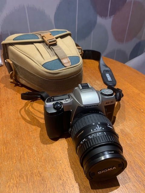 Pentax MZ30 FILM SLR with carry case and instruction book
