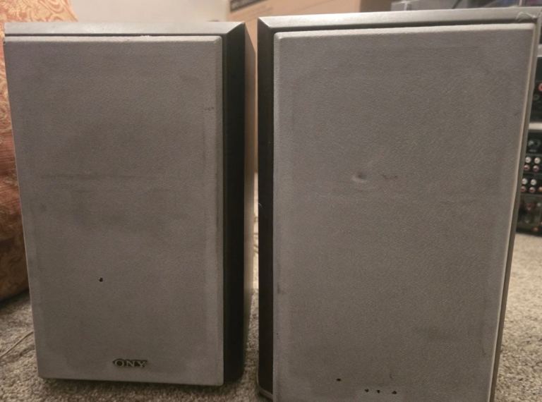 Pair of Sony bookshelf speakers