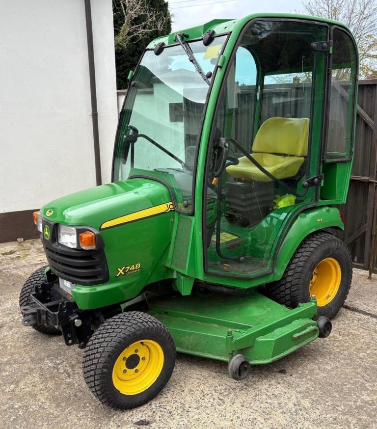 John Deere X748 Ultimate 