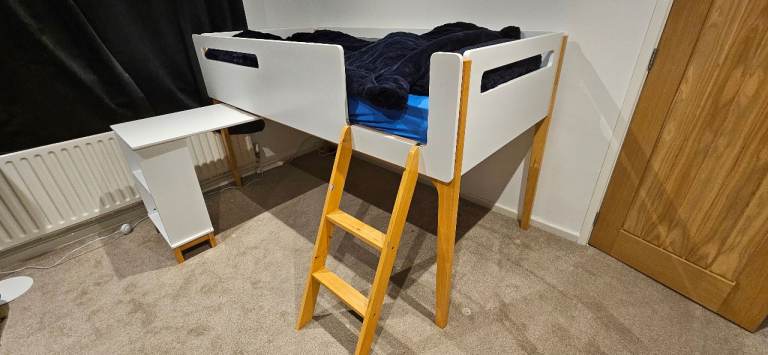Excellent Condition bunk bed with desk and mattress 