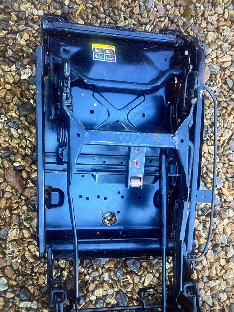 Land Rover Discovery 3/4 rear offside seat frame
