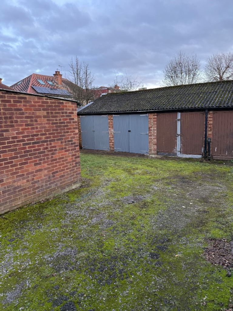 Secure garage to rent in Harrow 