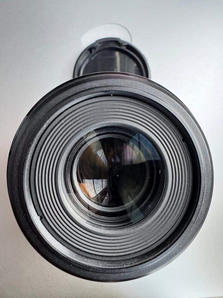 Canon EF-S 60mm f/2.8 USM Macro Lens – Sharp, Compact, Good Condition