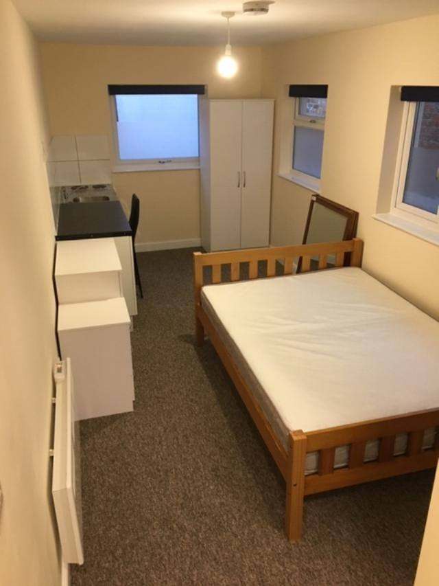 GREAT VALUE Studio Room in shared house New Road