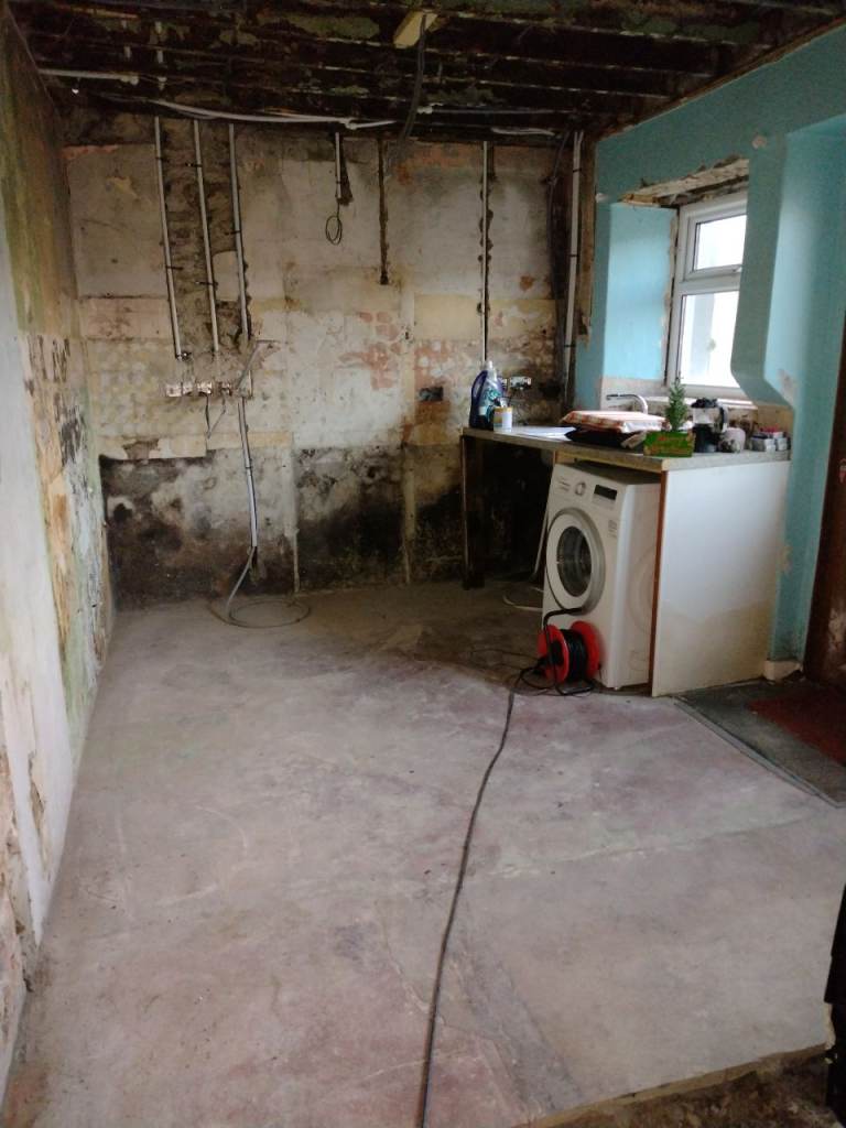 Second hand kitchen, ideally solid wood 