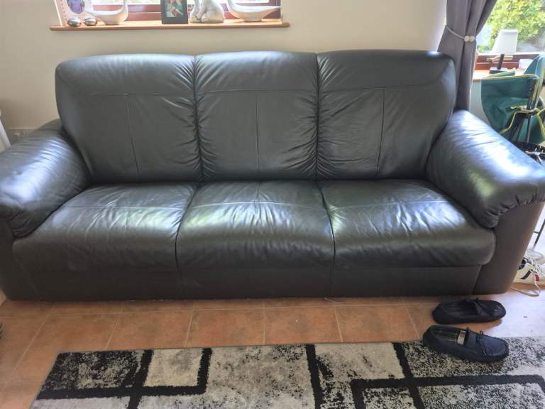 FREE, Brown leather Sofa, in good condition 