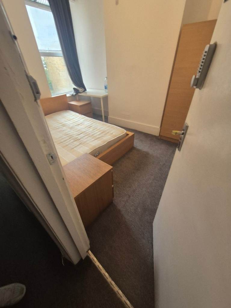 AMAZING DOUBLE UNIVERSAL CREDIT ALLOWED NO DEPOSIT CANARY WHARF 1100