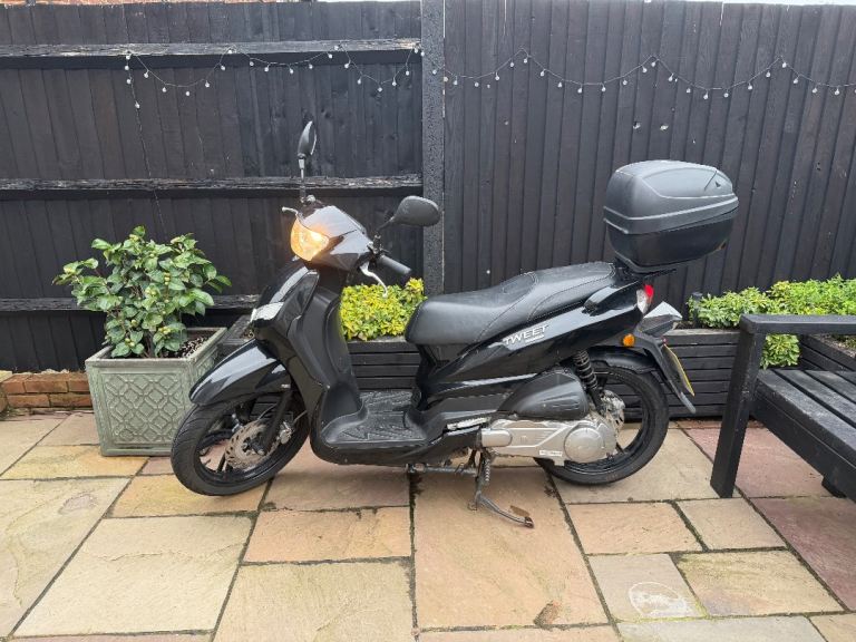 Peugeot, TWEET, 2018, 125i 