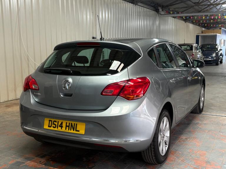 2014 Vauxhall Astra 1.4i 16V Design 5dr HATCHBACK PETROL Manual