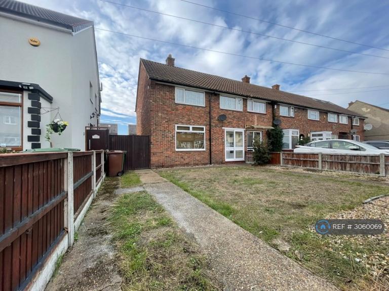 3 bedroom house in Fulbrook Lane, South Ockendon, RM15 (3 bed) (#3060069)