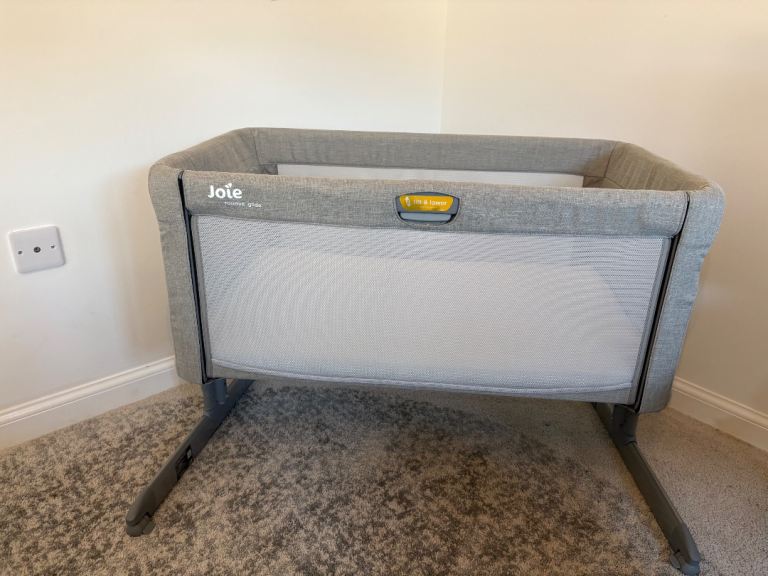 Joie Roomie Go Bedside Crib - Grey