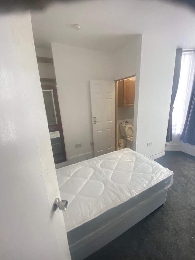 Self contained spacious single room Room to rent - Stratford