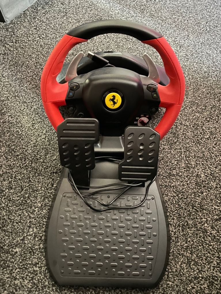 Thrustmaster Ferrari 458 spider Black and Red Steering wheel + pedals Xbox series s/x and Xbox one 