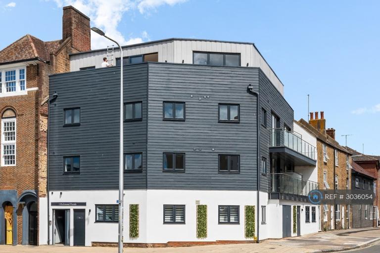 2 bedroom flat in Urban Shore, Brighton, BN2 (2 bed) (#3036054)