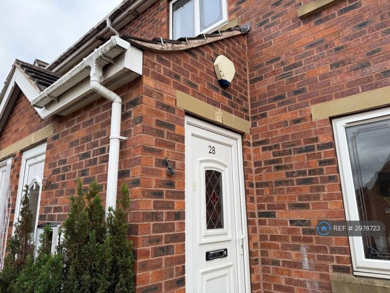 2 bedroom flat in Thornwood Close, Rotherham, S63 (2 bed) (#2978723)