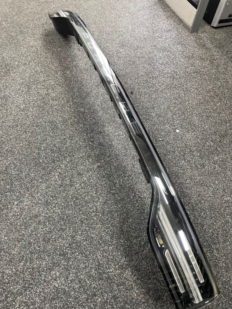 Genuine Porsche Cayenne 2022 Rear Centre Clear Light OEM Part 9YO945081AH