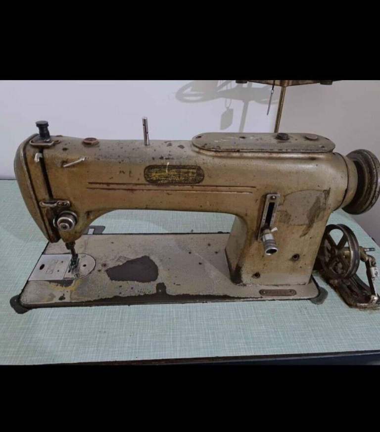 Industrial sewing machine PFAFF. Vintage. Still works.