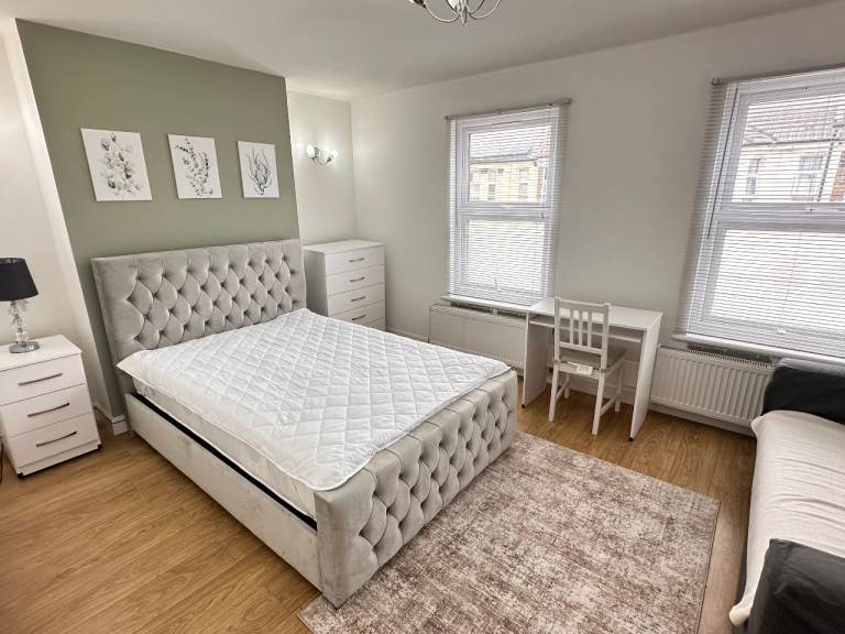 Lovely double room to rent in shared flat near Kensal Green Station. Single occupancy only.