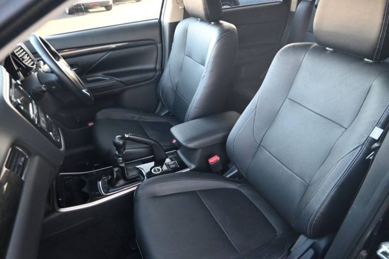 2017 Mitsubishi Outlander 2.2 DI-D 4 SUV 5dr Diesel Manual 4WD Euro 6 (s/s) (147 ps) ESTATE Diese...