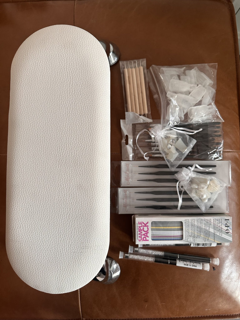 Brand New and Unused Luxury Professional Nail Care/ Nail Art Tools & Accessory Set