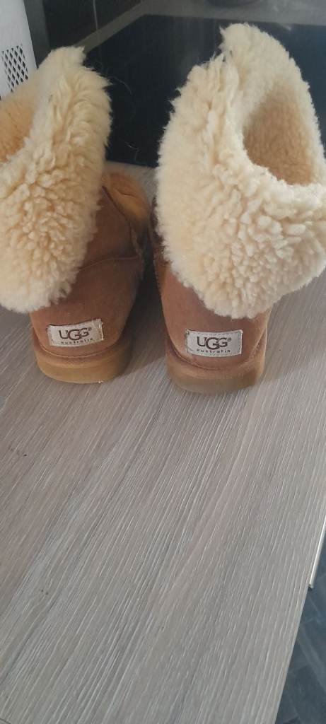 Size 4.5 womens uggs 