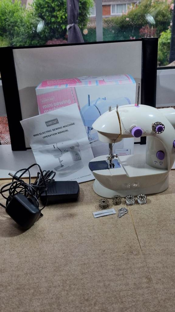 Hobbycraft Mini Sewing Machine 