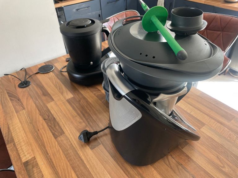 Thermomix TM6 food appliance - black edition - good condition