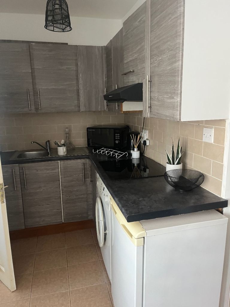 Self contained studio flat all bills inlcluded 